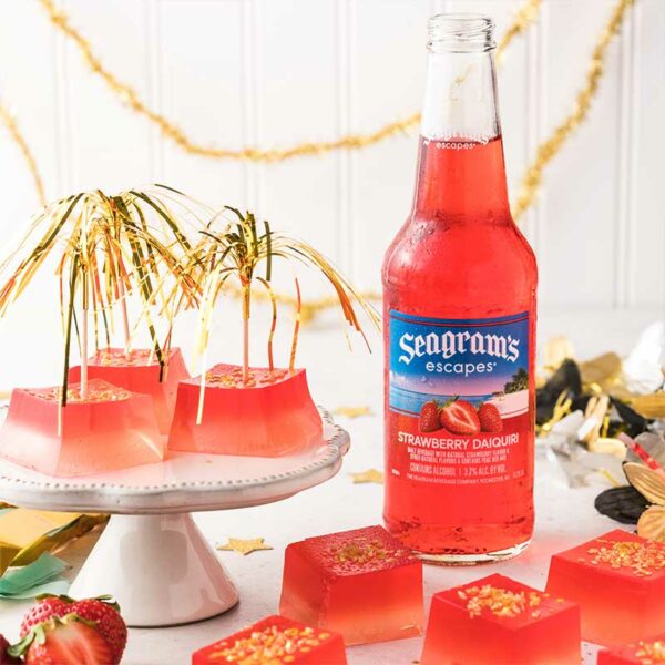 Cóctel-Seagram's-Escapes-Strawberry-Daiquiri,-11.2-oz-Back-2 Cóctel Seagram's Escapes Strawberry Daiquiri, 11.2 oz
