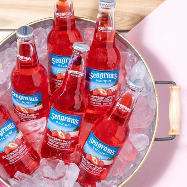 Cóctel-Seagram's-Escapes-Strawberry-Daiquiri,-11.2-oz-Turn-3 Cóctel Seagram's Escapes Strawberry Daiquiri, 11.2 oz