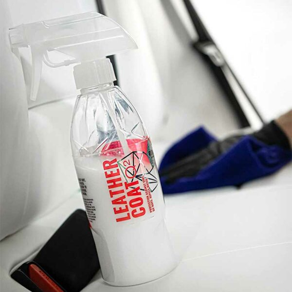 Q²-Leather-Coat-Gyeon-Protección-Contra-la-Suciedad,-13.5-oz-Turn Q² Leather Coat Gyeon Protección Contra la Suciedad, 13.5 oz