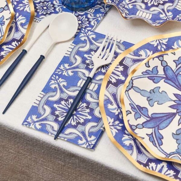 Platos-Desechables-Grandes-con-Motivo-'Noches-Marroquíes'-8-uds-Turn-2 Set de Cubiertos de Plástico Reusable en Color Azul Marino y Blanco 24 uds (Servicio para 8 comensales)