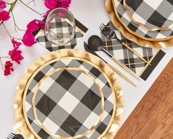 WhatsApp Image 2023-07-21 at 8.29.43 PM Platos Desechables para Ensaladas y Postres con Motivo "Cuadros Negros" de 8" (8 uds)