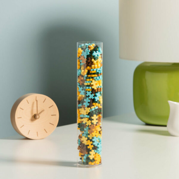 wholesale_plusplususa_com-05163_Tube_300pc_Inspired_VanGogh_Lifestyle_3 Juego de Construcción Motivo Girasoles de Van Gogh Plus-Plus(Tubo de 350 piezas)